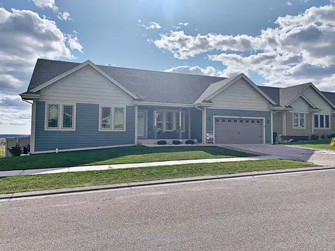 3225 Wheat Ridge St, Williston, ND 58801 photo 2