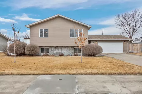 2017 7th Ave E, Williston, ND 58801 photo 1