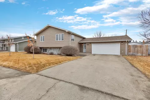 2017 7th Ave E, Williston, ND 58801 photo 2