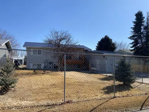 1823 9th Ave E, Williston, ND 58801 photo 2
