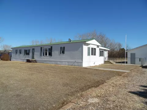 3302 9th Ave E, Williston, ND 58801 photo 1