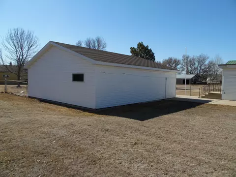 3302 9th Ave E, Williston, ND 58801 photo 16