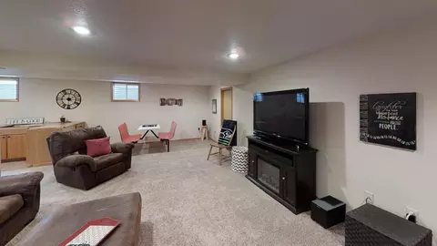 916 2nd Ave E, Williston, ND 58801 photo 25