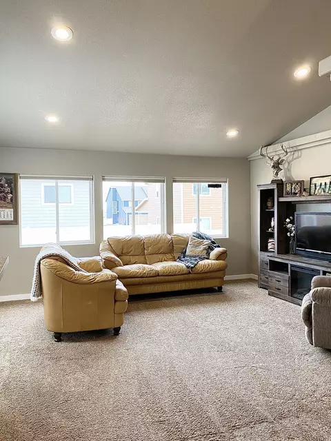 2809 24th St W, Williston, ND 58801 photo 5