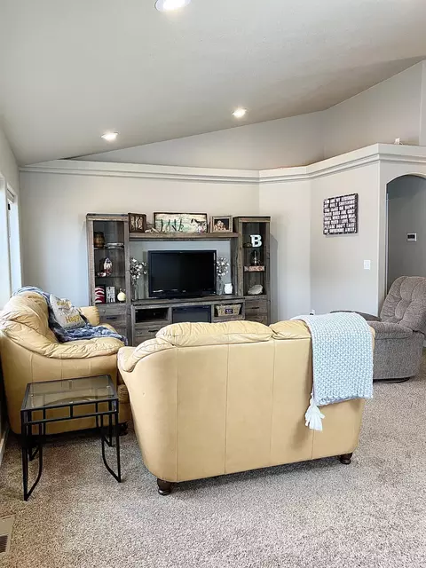 2809 24th St W, Williston, ND 58801 photo 6