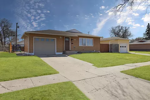 818 15th Ave W, Williston, ND 58801 photo 3