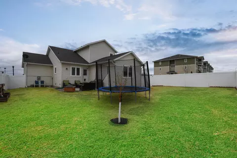 2308 25th St W, Williston, ND 58801 photo 4