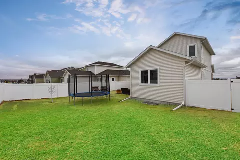 2308 25th St W, Williston, ND 58801 photo 3