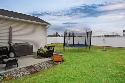 2308 25th St W, Williston, ND 58801 photo 5