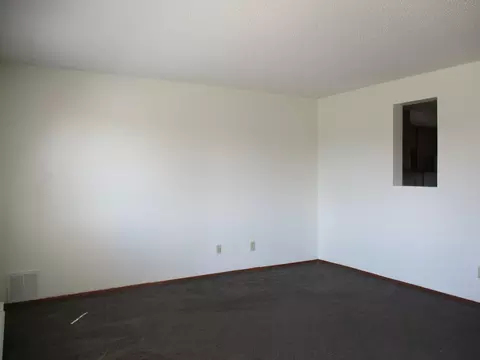 1810 30th St W, Williston, ND 58801 photo 4
