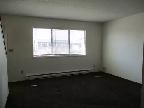 1810 30th St W, Williston, ND 58801 photo 3