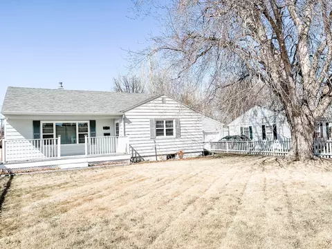417 9th St E, Williston, ND 58801 photo 2