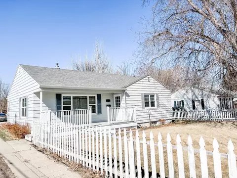 417 9th St E, Williston, ND 58801 photo 1