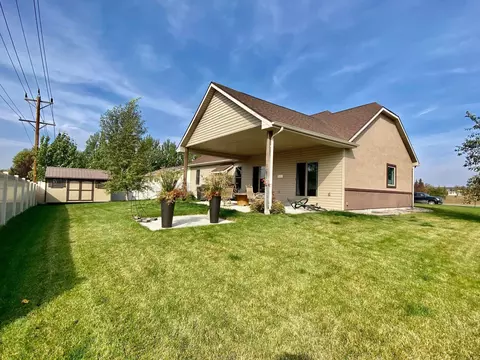 2121 Bison Dr, Williston, ND 58801 photo 43