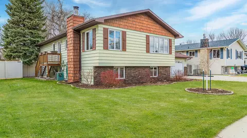 2017 4th Ave E, Williston, ND 58801 photo 2