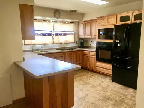 921 15th Ave W, Williston, ND 58801 photo 4