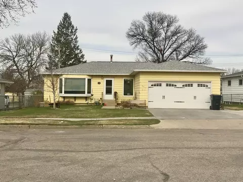 921 15th Ave W, Williston, ND 58801 photo 1