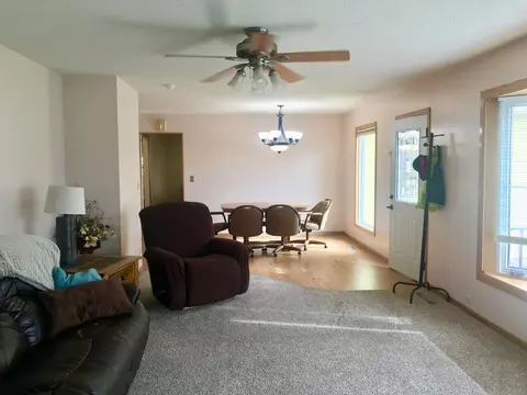 921 15th Ave W, Williston, ND 58801 photo 3