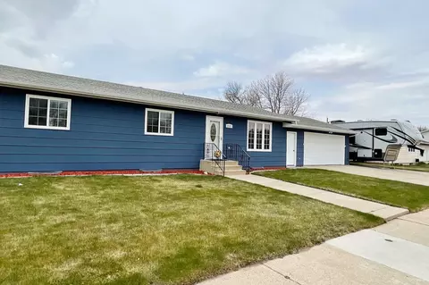 2107 7th Ave E, Williston, ND 58801 photo 2