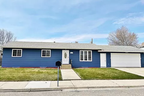 2107 7th Ave E, Williston, ND 58801 photo 1