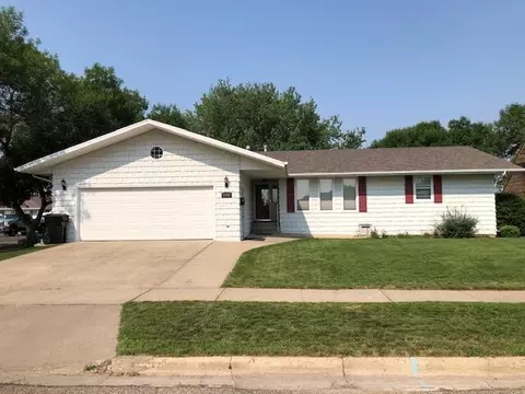 2201 1st Ave E, Williston, ND 58801 photo 1