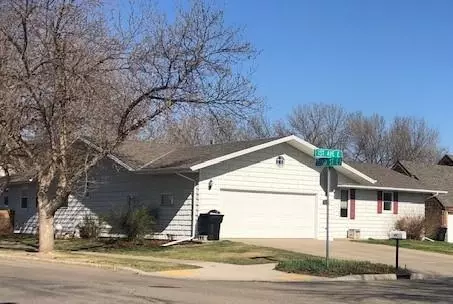 2201 1st Ave E, Williston, ND 58801 photo 3