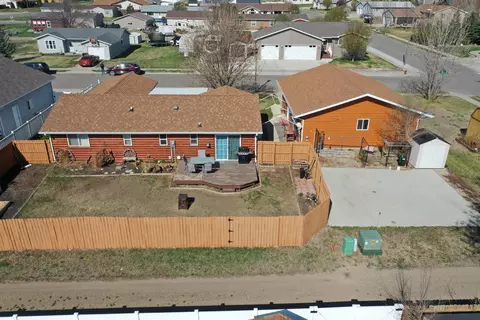 2110 20th Ave W, Williston, ND 58801 photo 2