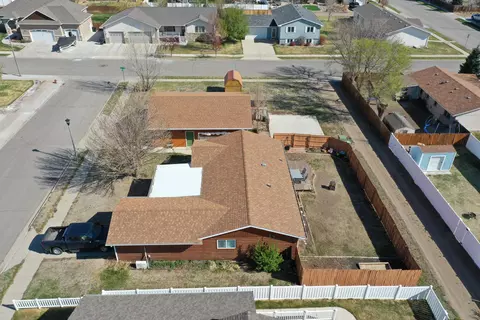 2110 20th Ave W, Williston, ND 58801 photo 3