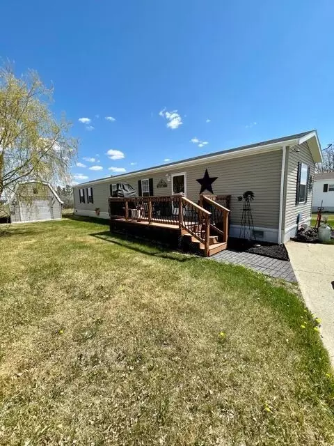 1920 37th St W, Williston, ND 58801 photo 1