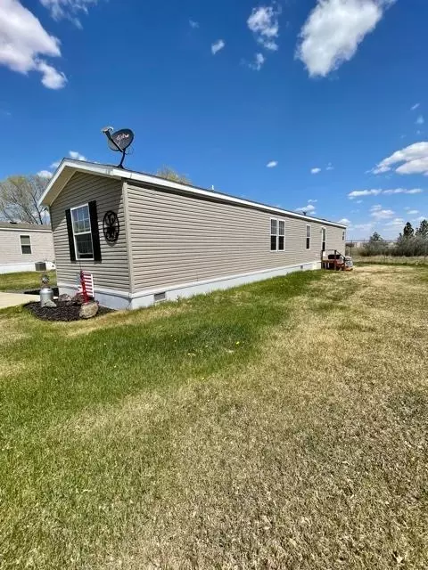 1920 37th St W, Williston, ND 58801 photo 3