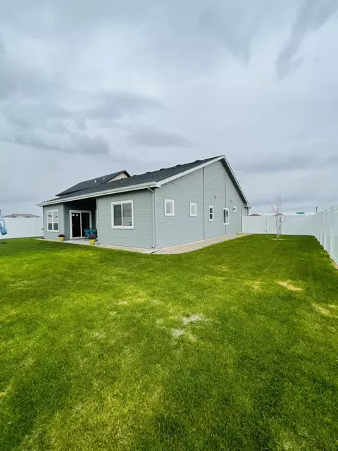 3303 34th St W, Williston, ND 58801 photo 17