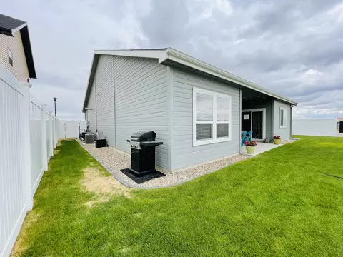3303 34th St W, Williston, ND 58801 photo 18