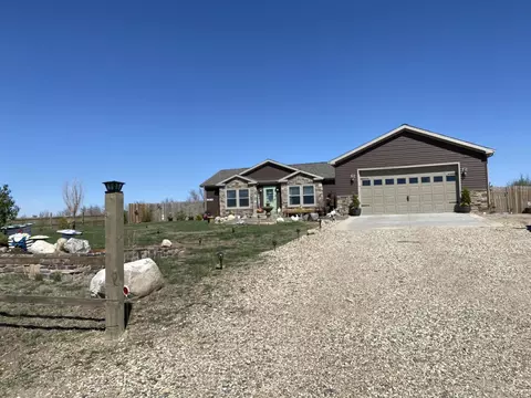 5482 Mathew Ave, Williston, ND 58801 photo 2