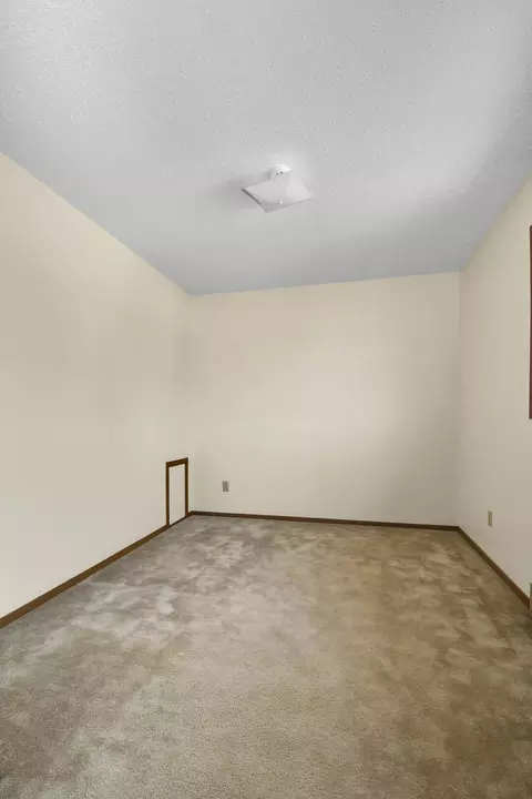 1730 30th St W, Williston, ND 58801 photo 9