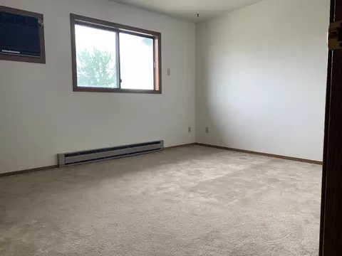 1730 30th St W, Williston, ND 58801 photo 11