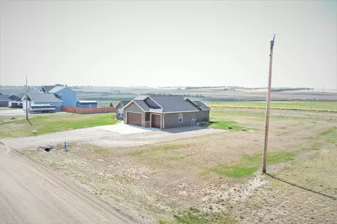 13682 Redwood Way, Williston, ND 58801 photo 8