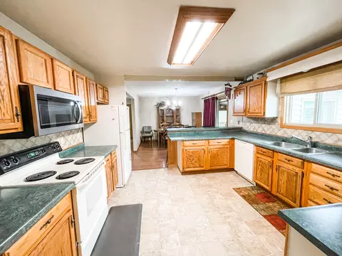 7301 3rd Ave E, Williston, ND 58801 photo 9