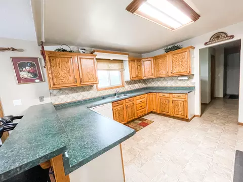 7301 3rd Ave E, Williston, ND 58801 photo 11