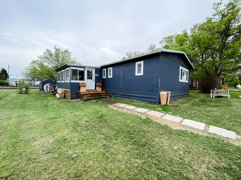 2006 8th Ave W, Williston, ND 58801 photo 1