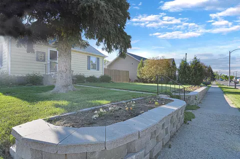1603 6th Ave W, Williston, ND 58801 photo 3