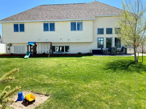 1532 Creekside Dr W, Williston, ND 58801 photo 6