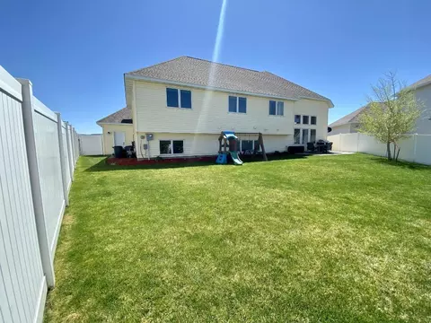 1532 Creekside Dr W, Williston, ND 58801 photo 5