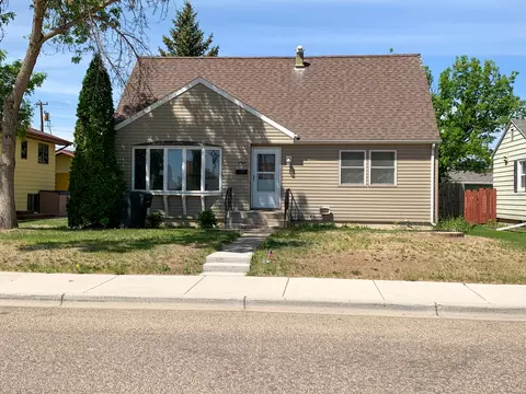 1519 1st Ave W, Williston, ND 58801 photo 1