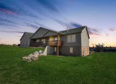 14014 Madison Ln, Williston, ND 58801 photo 2