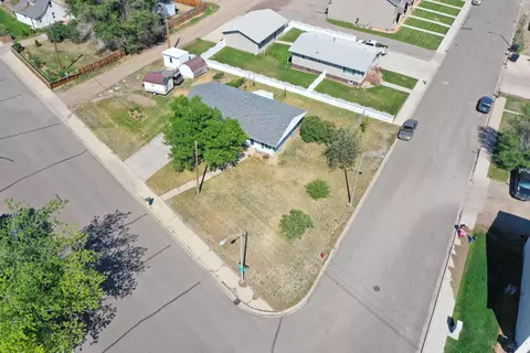 902 Reclamation Dr, Williston, ND 58801 photo 2
