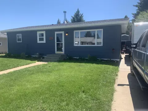 224 20th St E, Williston, ND 58801 photo 2