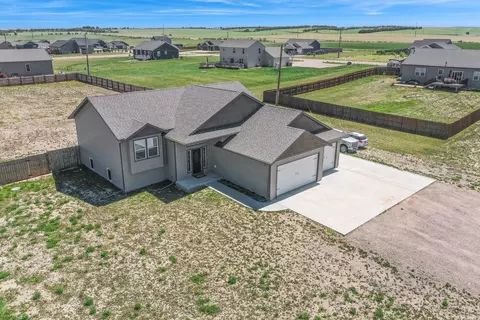 13696 Hawthorn Loop NW, Williston, ND 58801 photo 4