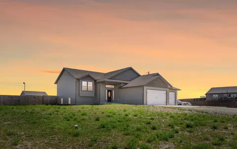13696 Hawthorn Loop NW, Williston, ND 58801 photo 1