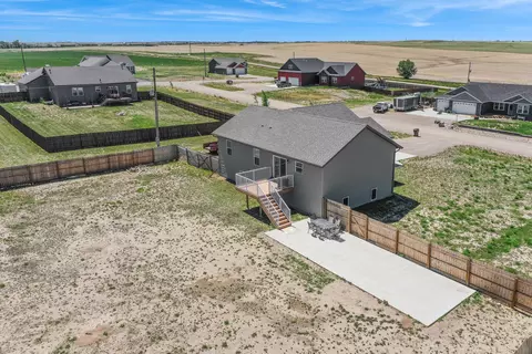 13696 Hawthorn Loop NW, Williston, ND 58801 photo 5