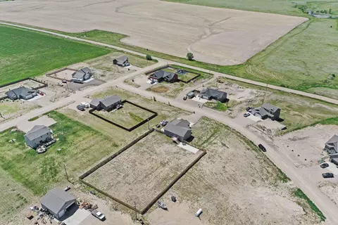 13696 Hawthorn Loop NW, Williston, ND 58801 photo 3